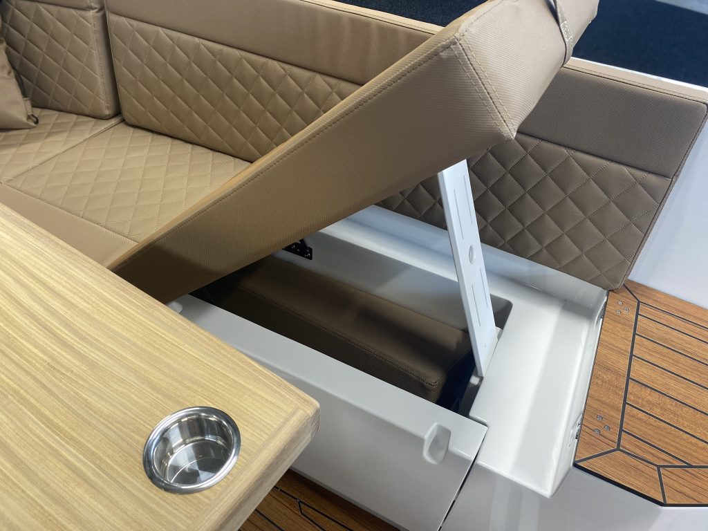 Corsiva 600 lounge gedeelte 