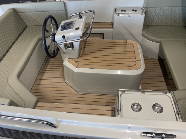 Primeur 700 Lounge console