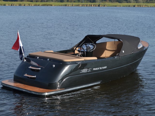 Primeur 710 Tender in het water