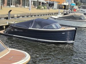 Waterspoor met dichte kap 