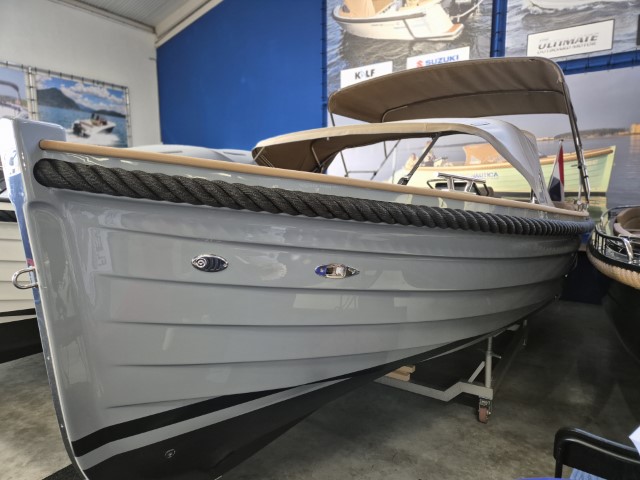 Waterspoor 717 met bimini