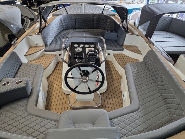 Waterspoor 777 kuip