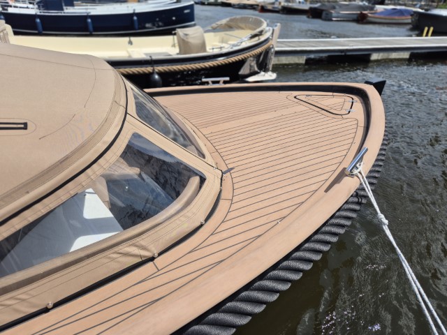 Voordek van de waterspoor 777