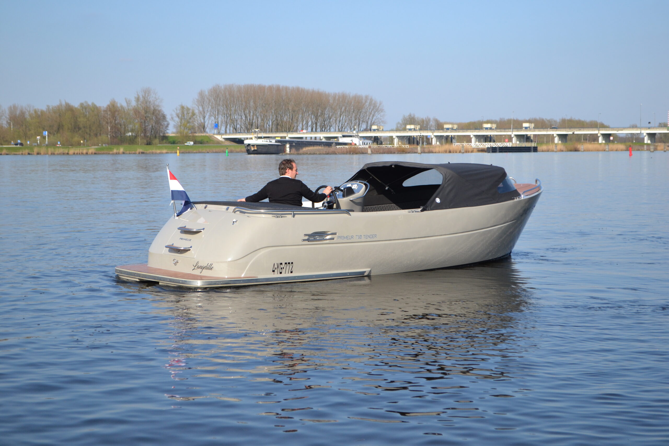 Primeur 710 Tender